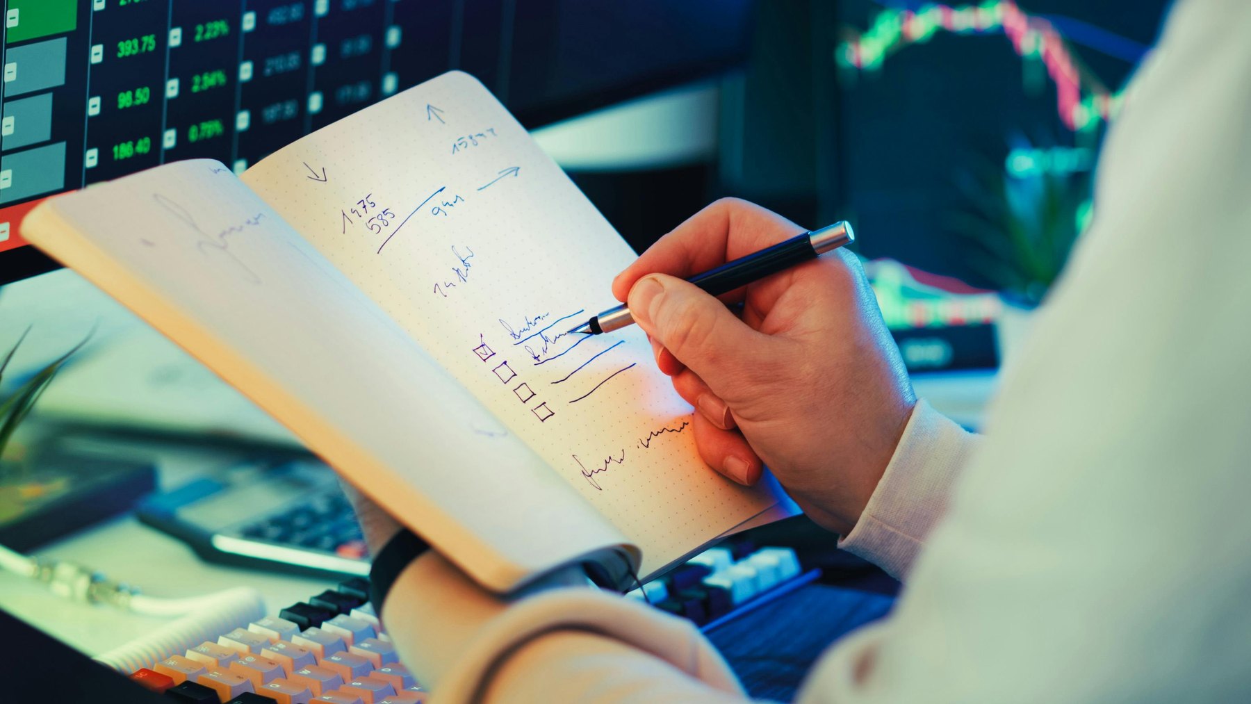 Warren Buffett advice for investors over 50 visual guide Warren Buffett advice for investors over 50 article image about retirement planning risks