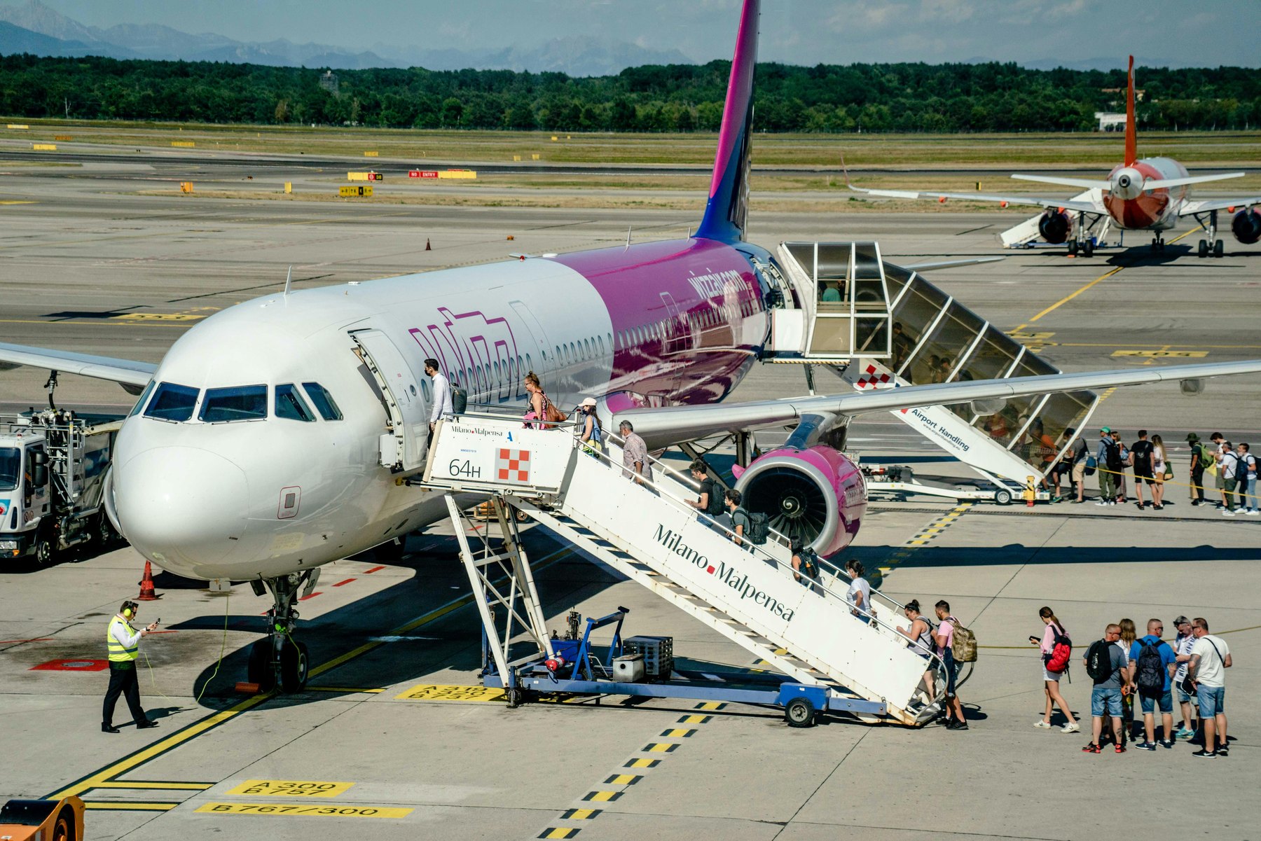 Best airline credit cards visual guide Best airline credit cards article image about credit card APR, rewards, and fees