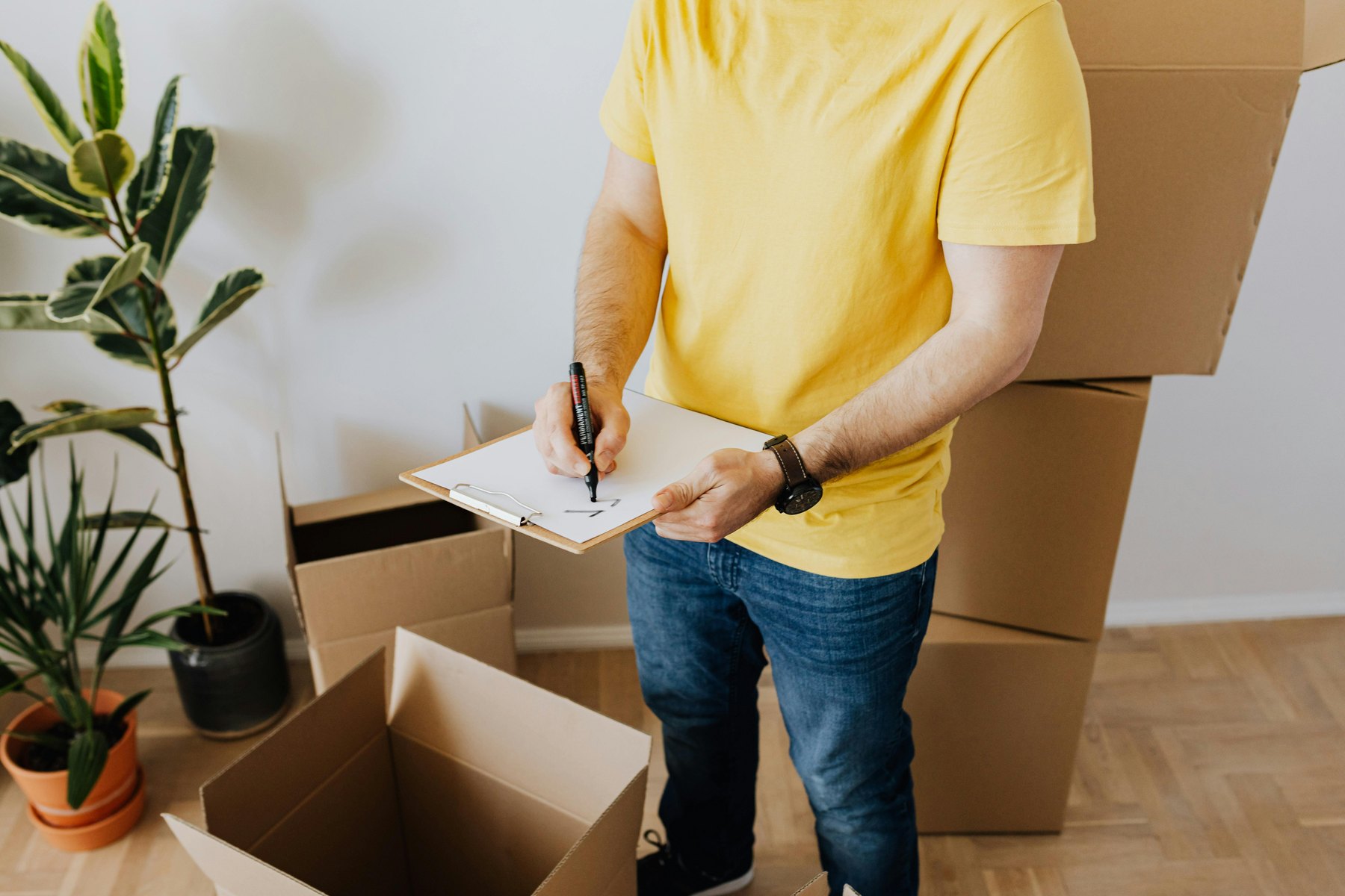 Downsizing done right visual guide Downsizing done right article image about everyday money decisions