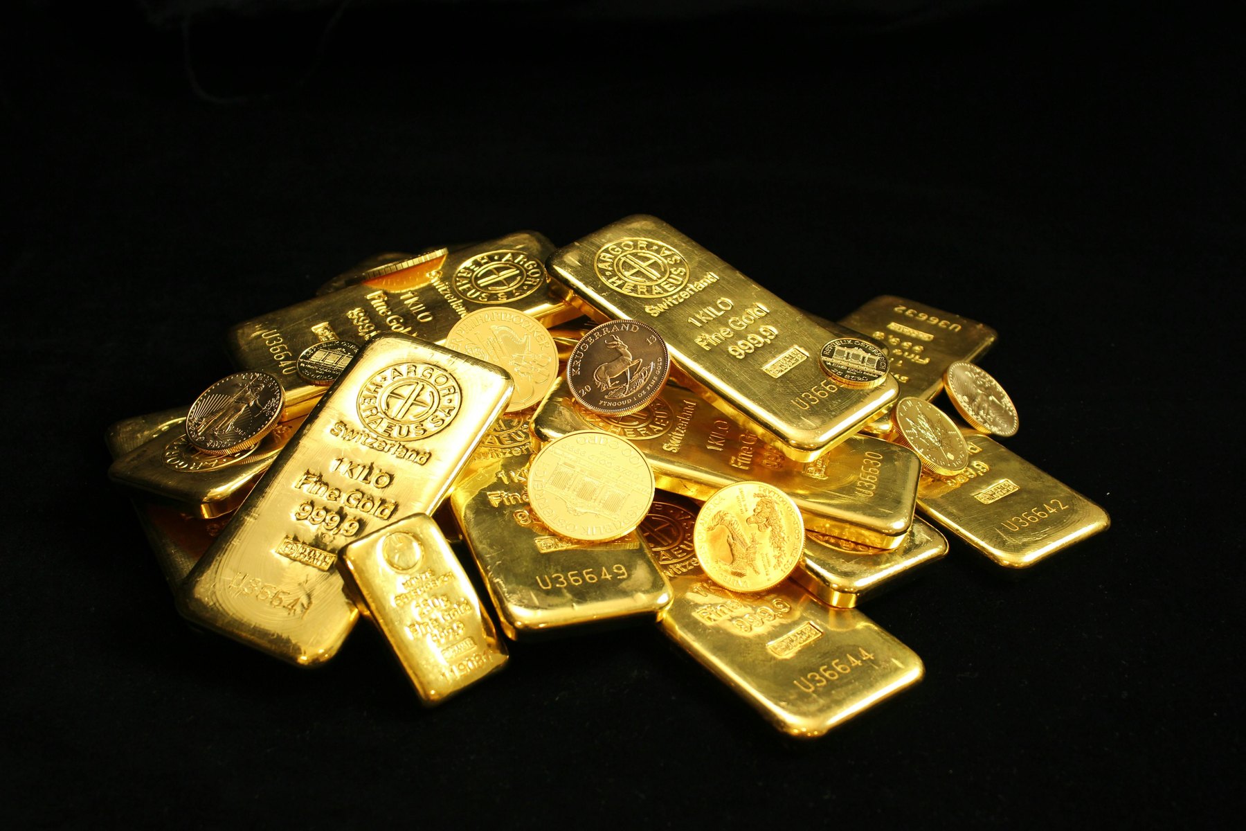 Gold buying tips visual guide Gold buying tips article image about retirement planning risks