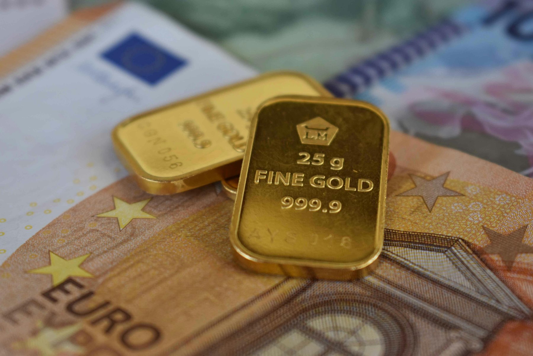 Iran war gold prices oil visual guide Iran war gold prices oil article image about retirement planning risks