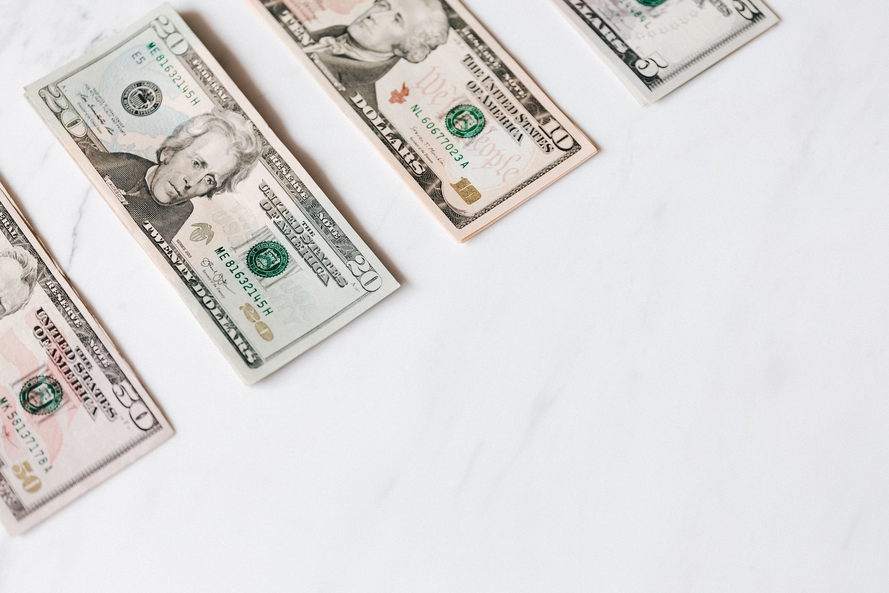 Can you trust AI financial advice visual guide Can you trust AI financial advice article image about everyday money decisions