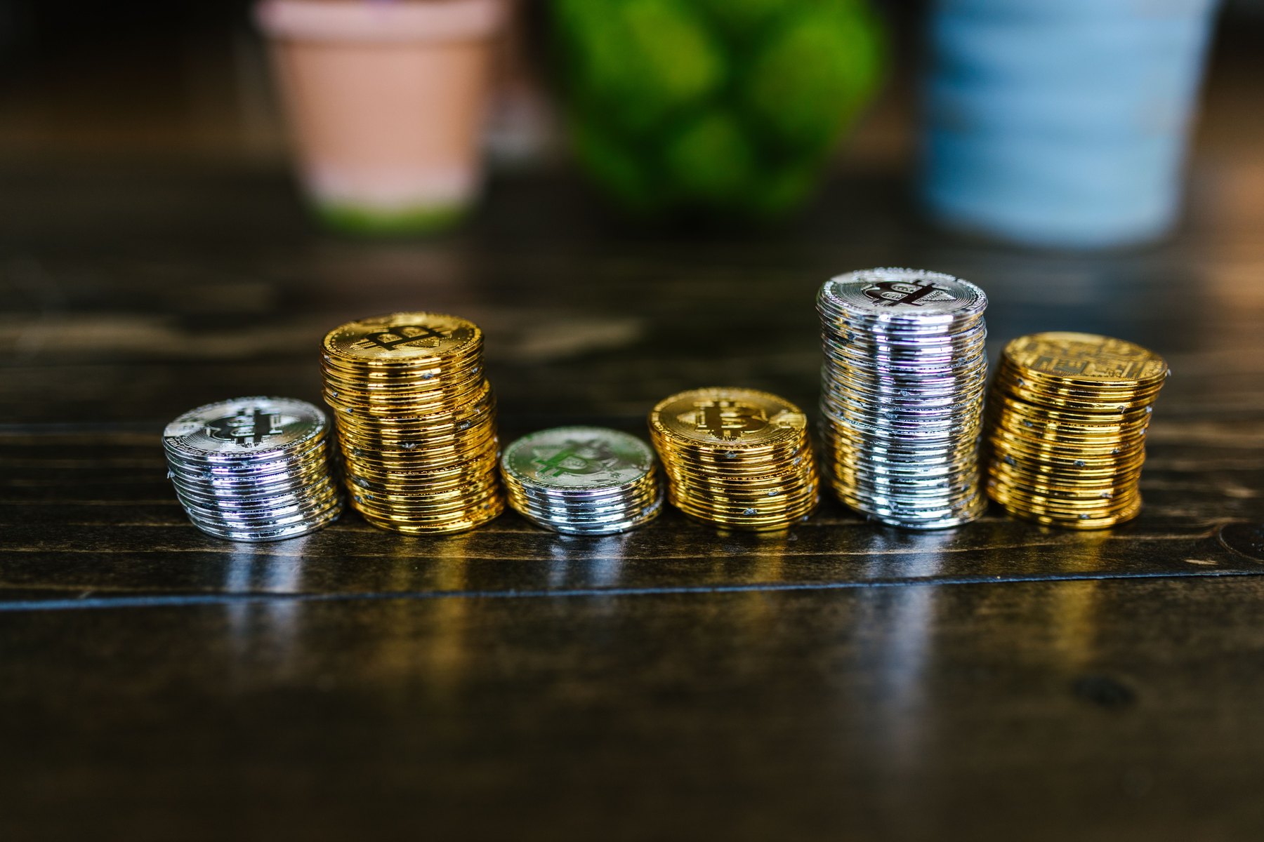 Gold precious metals price soaring visual guide Gold precious metals price soaring article image about retirement planning risks