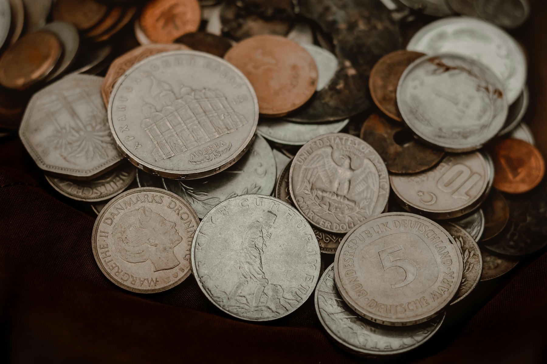 Invest in silver price gains visual guide Invest in silver price gains article image about retirement planning risks