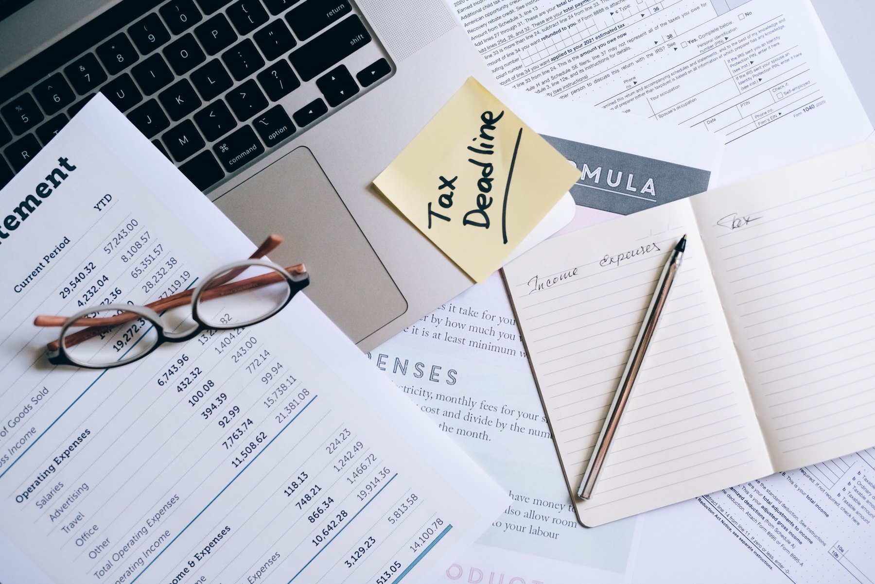 Millionaires don't feel wealthy visual guide Millionaires don't feel wealthy article image about everyday money decisions