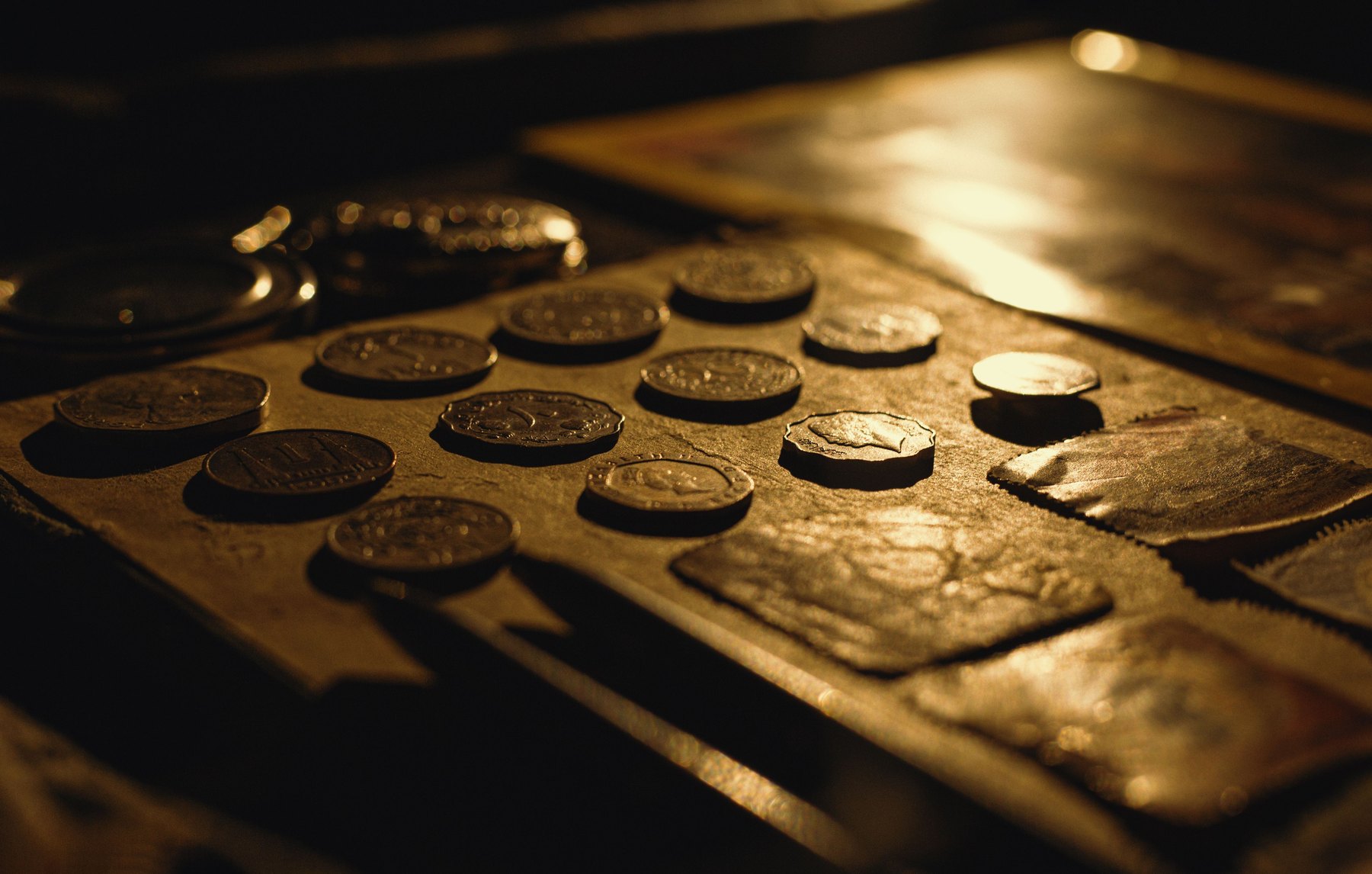 Gold sellers flooding the market visual guide Gold sellers flooding the market article image about retirement planning risks