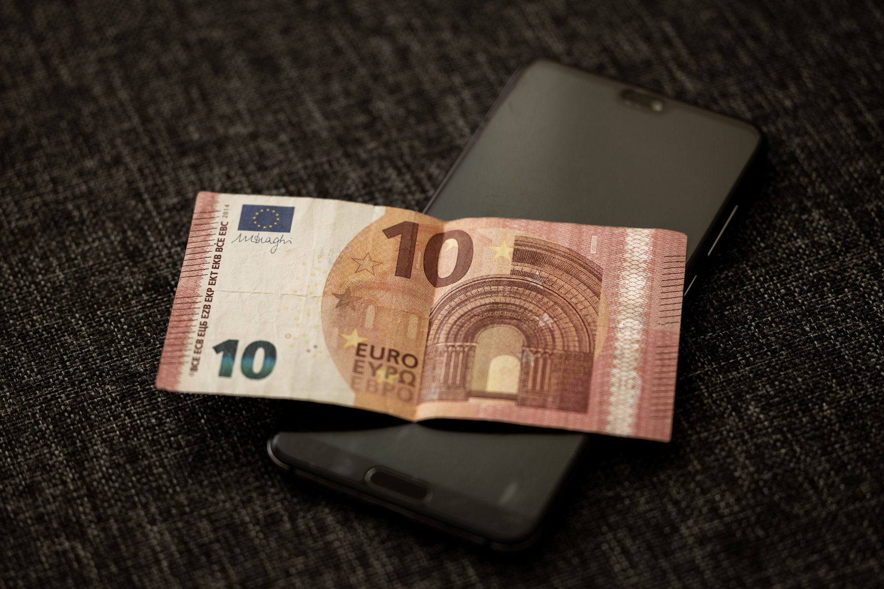 Money transfer apps guide visual guide Money transfer apps guide article image about everyday money decisions