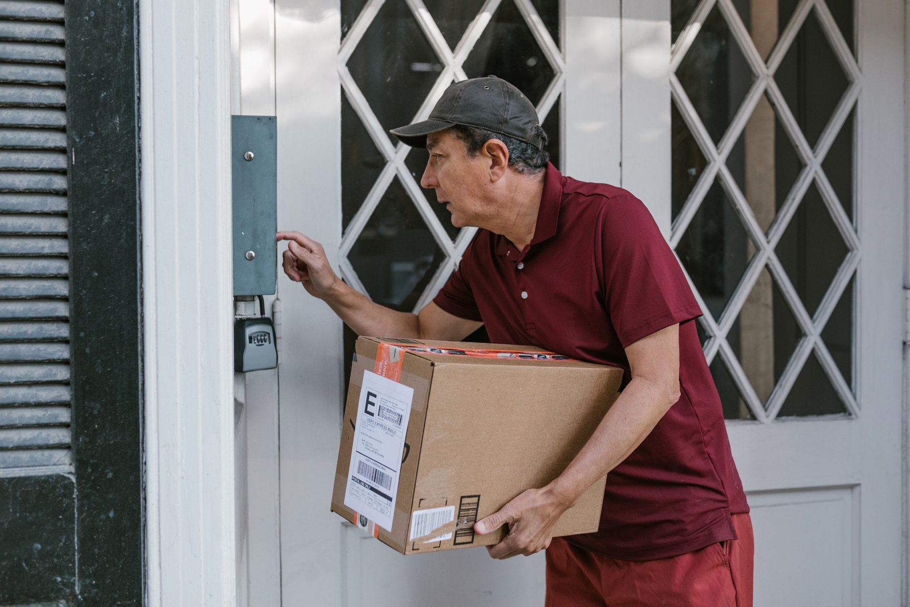 ADT Trusted Neighbor visual guide ADT Trusted Neighbor article image about everyday money decisions