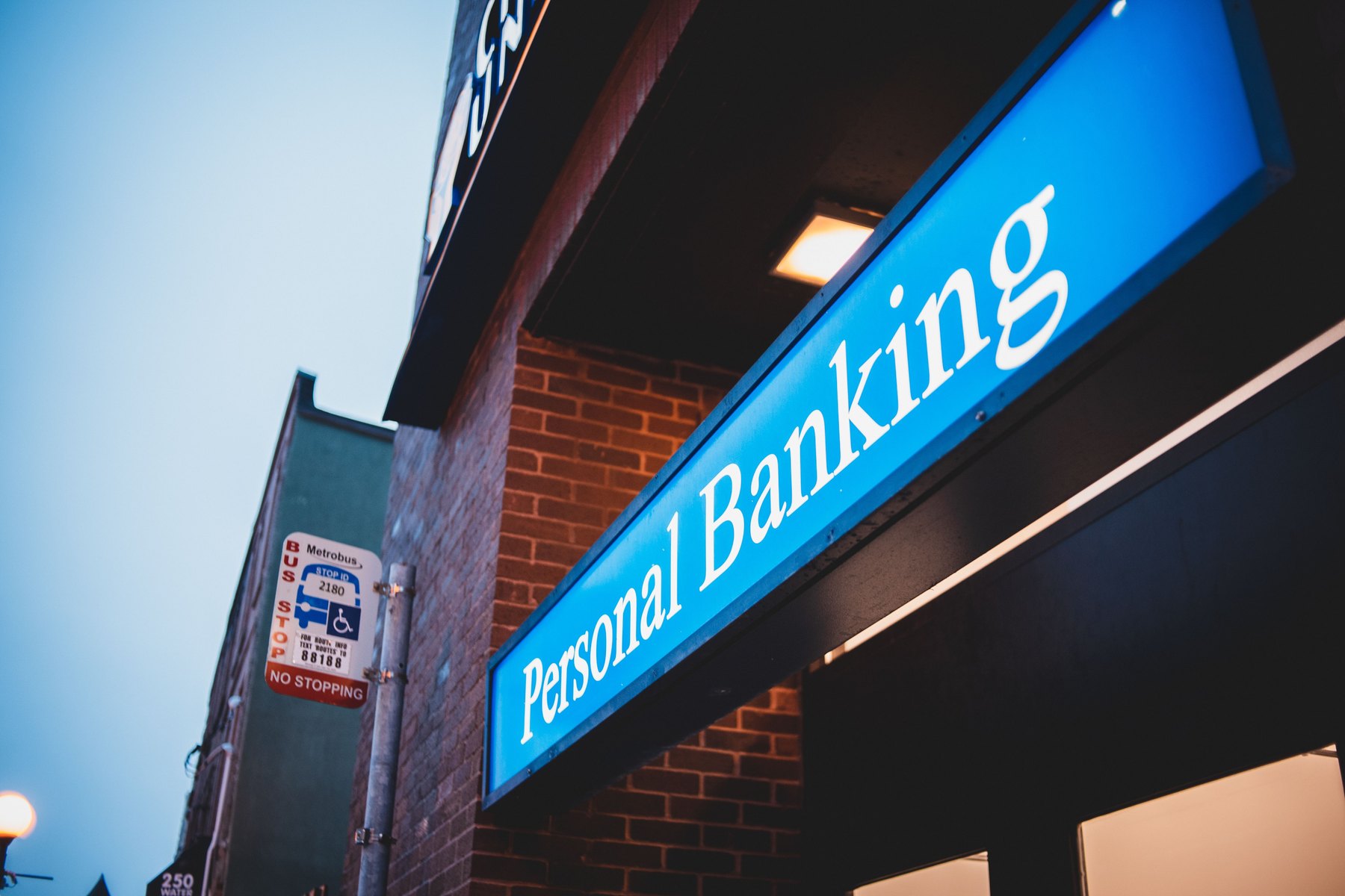 Best Banks and Credit Unions New York visual guide Best Banks and Credit Unions New York article image about everyday money decisions