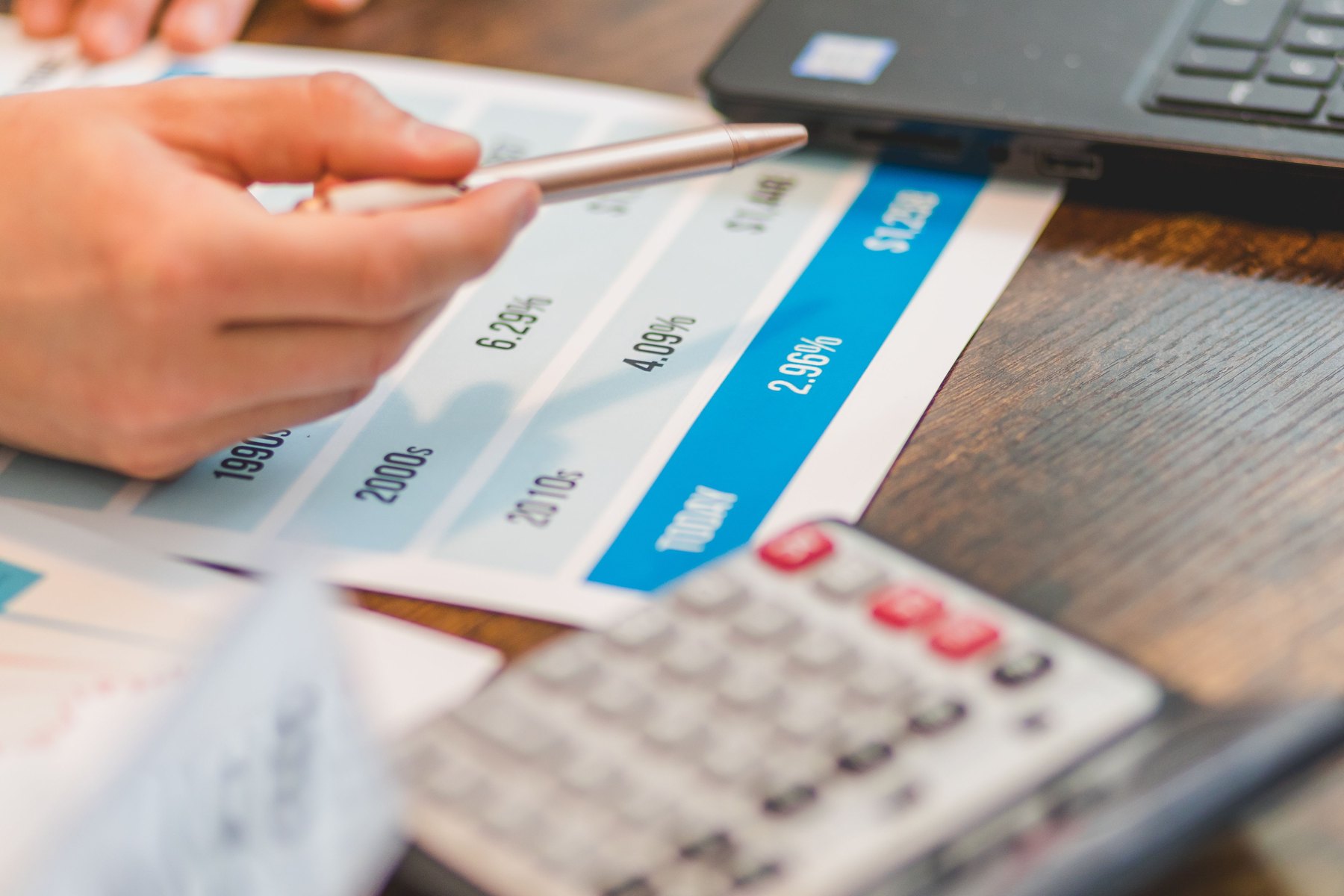 Interest rate cuts refinance student loans visual guide Interest rate cuts refinance student loans article image about student loan repayment options