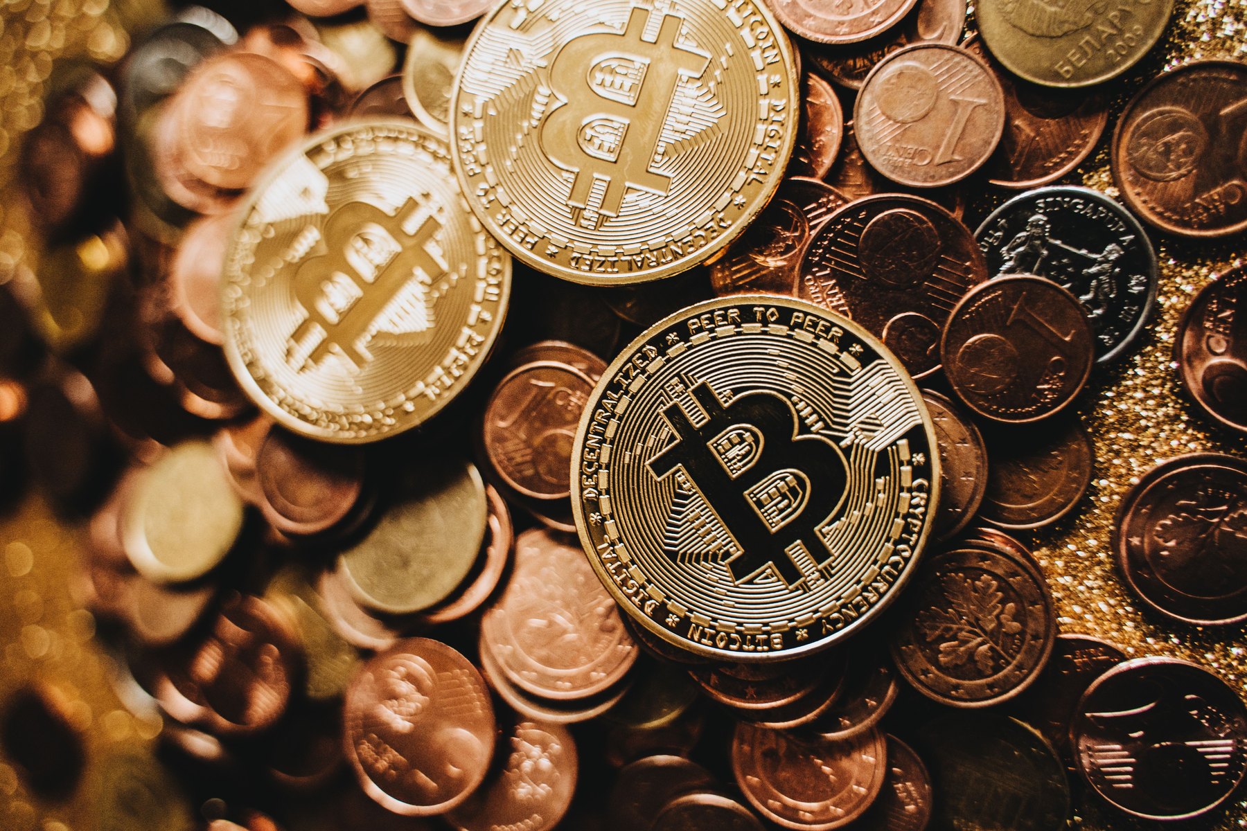 Is it a good time to buy gold visual guide Is it a good time to buy gold article image about retirement planning risks