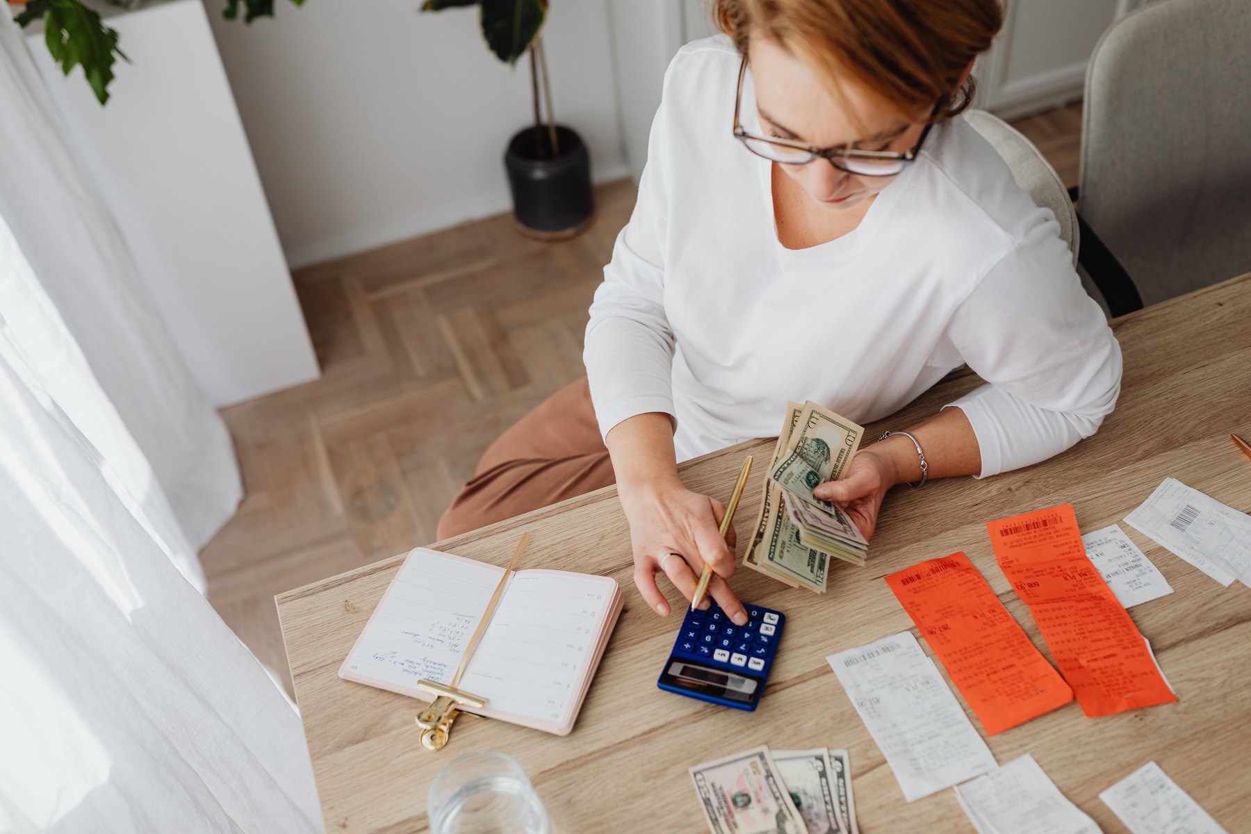 Record credit card debt visual guide Record credit card debt article image about credit card APR, rewards, and fees
