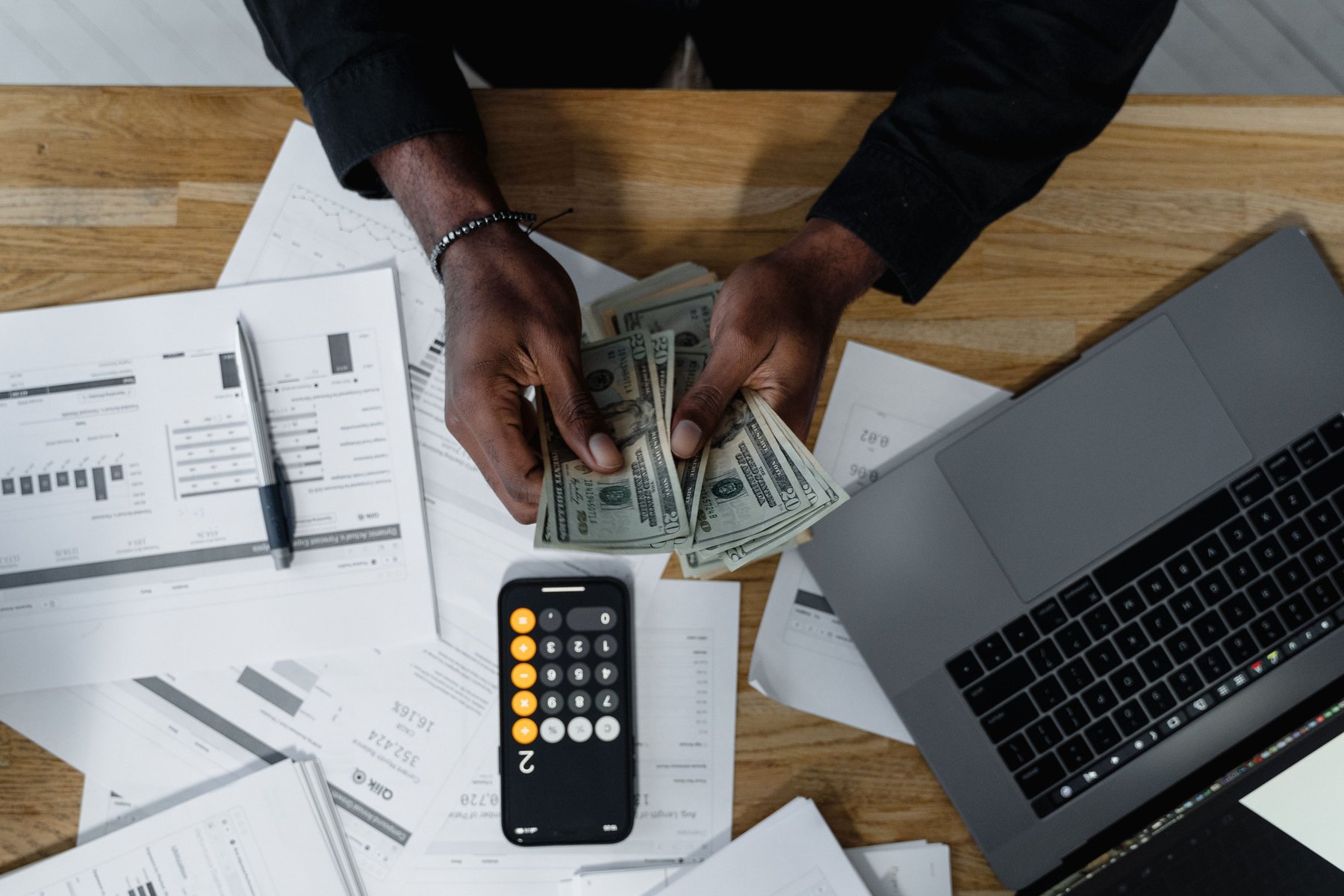 Switching Jobs Doesnt Pay Off Anymore visual guide Switching Jobs Doesnt Pay Off Anymore article image about income growth and salary planning