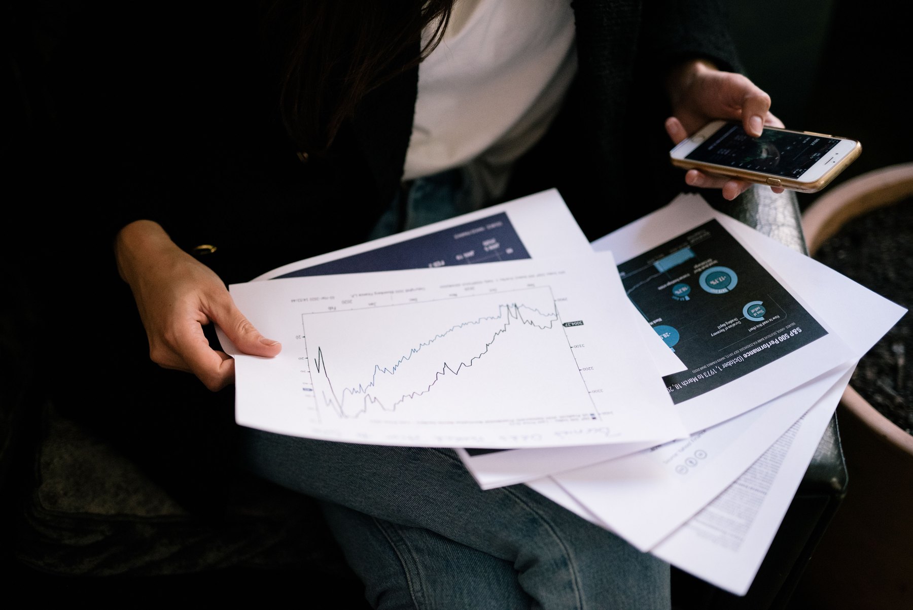 Gold vs. stocks better investment visual guide Gold vs. stocks better investment article image about retirement planning risks