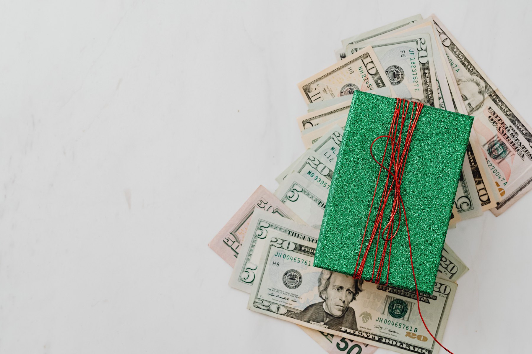 Ways to pay for holiday gifts visual guide Ways to pay for holiday gifts article image about everyday money decisions
